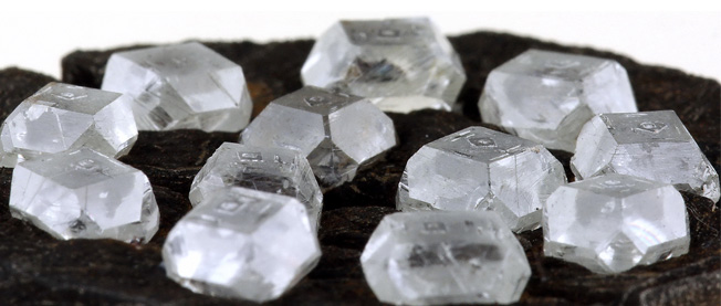 синтетические алмазы используются ювелирном деле